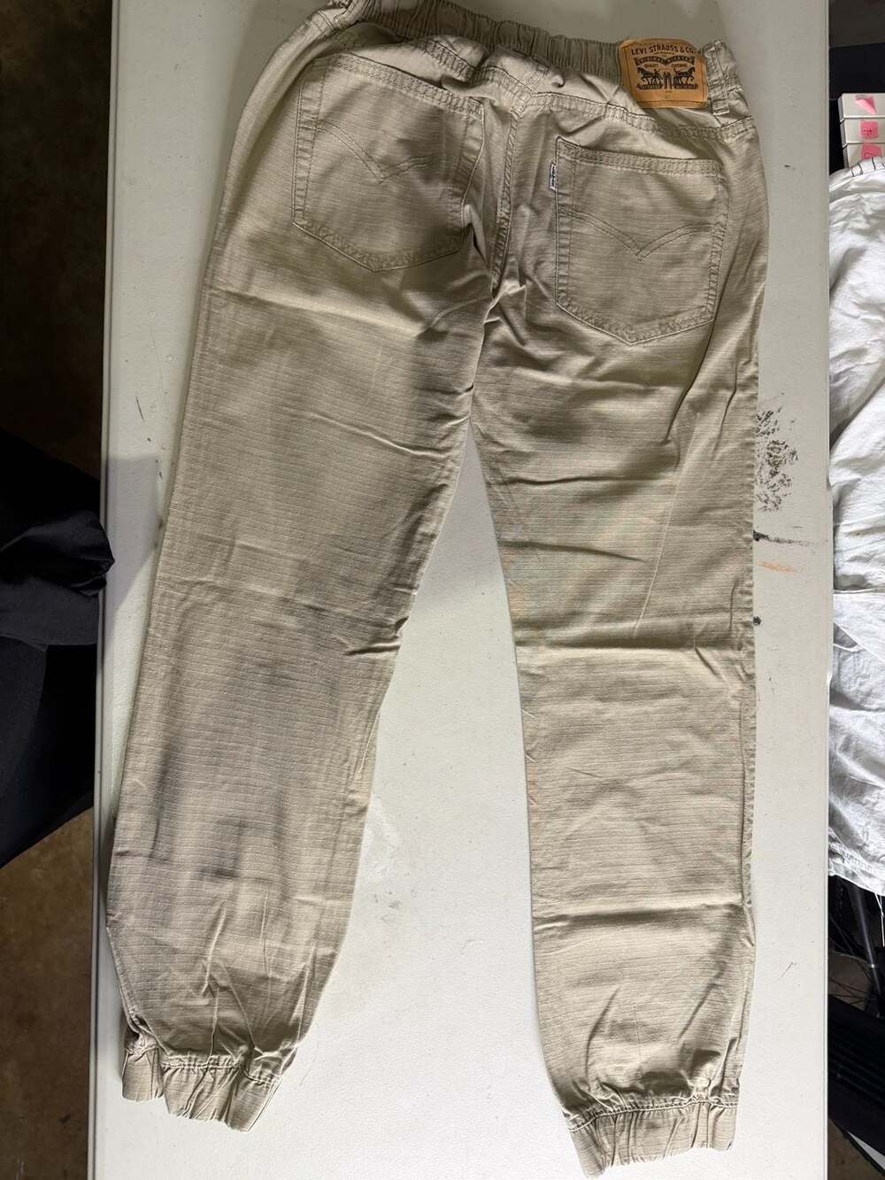 Levi's Jogger Pants Size medium Khaki Twill Drawstring Waist Cuffed Hem